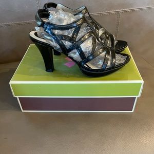 New Naturalizer size 7.5 black style Danya